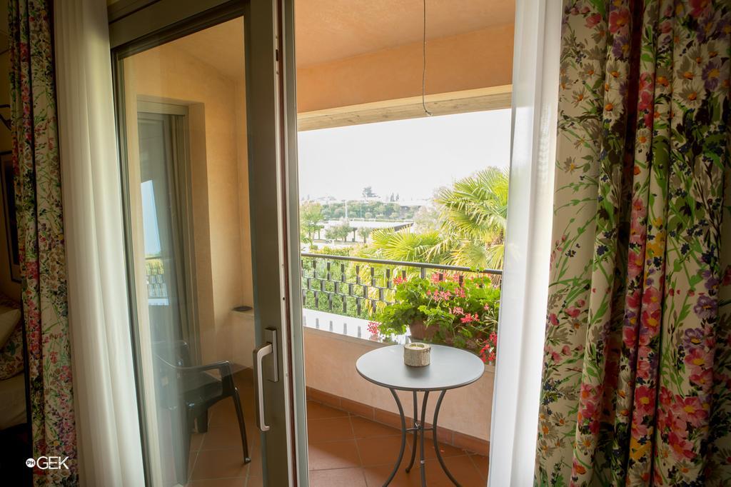 B&B Villa Adriano Desenzano del Garda Luaran gambar