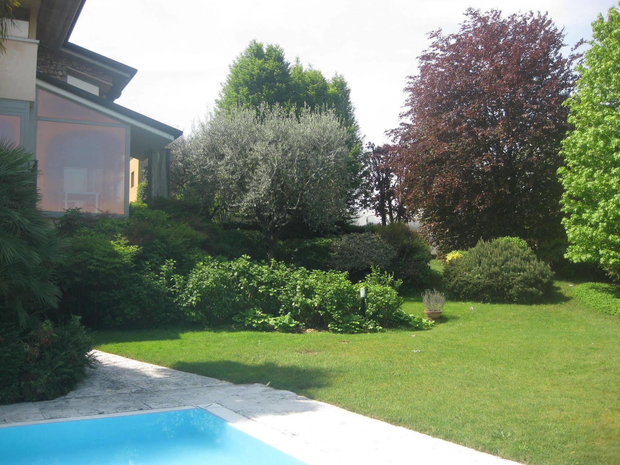 B&B Villa Adriano Desenzano del Garda Luaran gambar